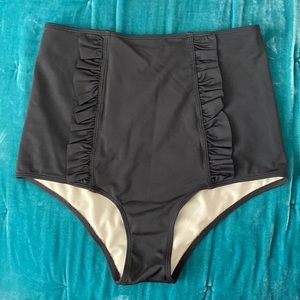 Kortni Jeane Down In Front Ruffle Bottoms